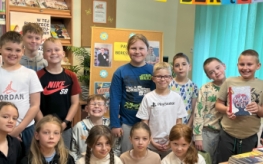 Przygoda z opowieściami i sztuką: przygotowania do spotkania z autorem