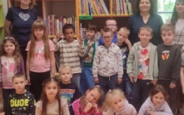 Wiewiórki odkrywają świat biblioteki