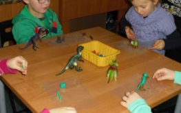 Dinozaury w bibliotece